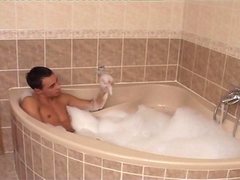 Couple d'HOMO minetes dans la baignoire Couple d'HOMO minetes dans la baignoire